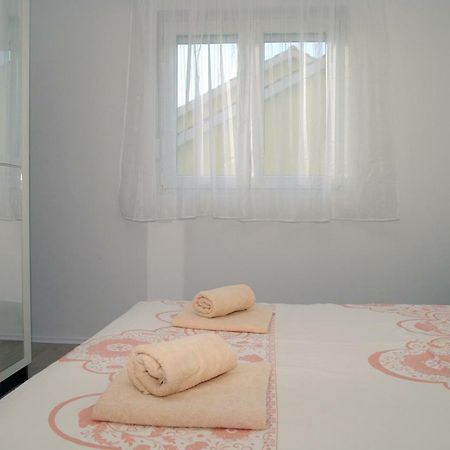 Holiday Home Luka Zara Esterno foto