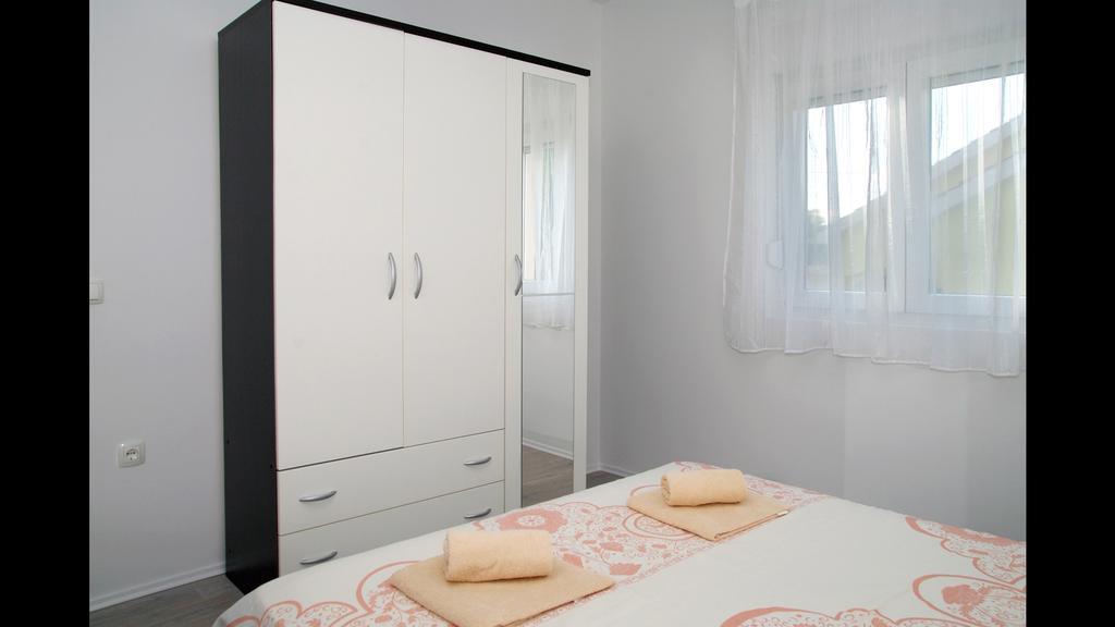 Holiday Home Luka Zara Esterno foto