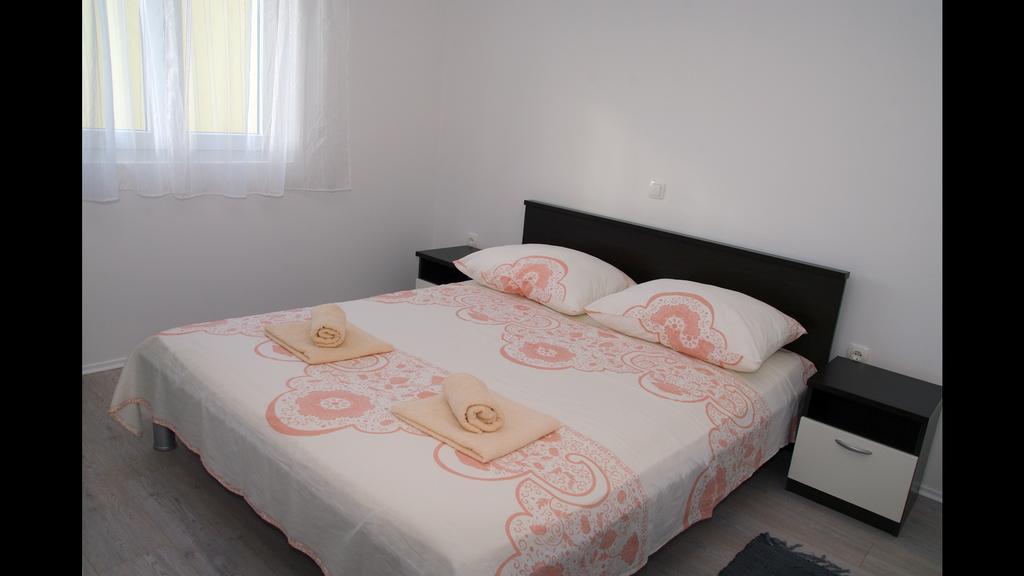 Holiday Home Luka Zara Esterno foto