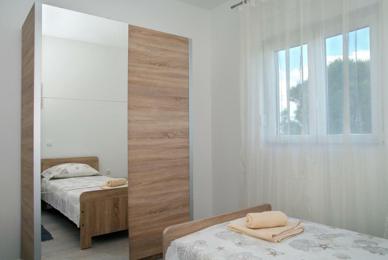 Holiday Home Luka Zara Esterno foto