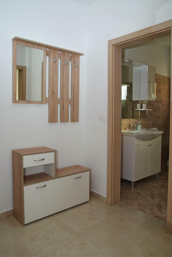 Holiday Home Luka Zara Esterno foto