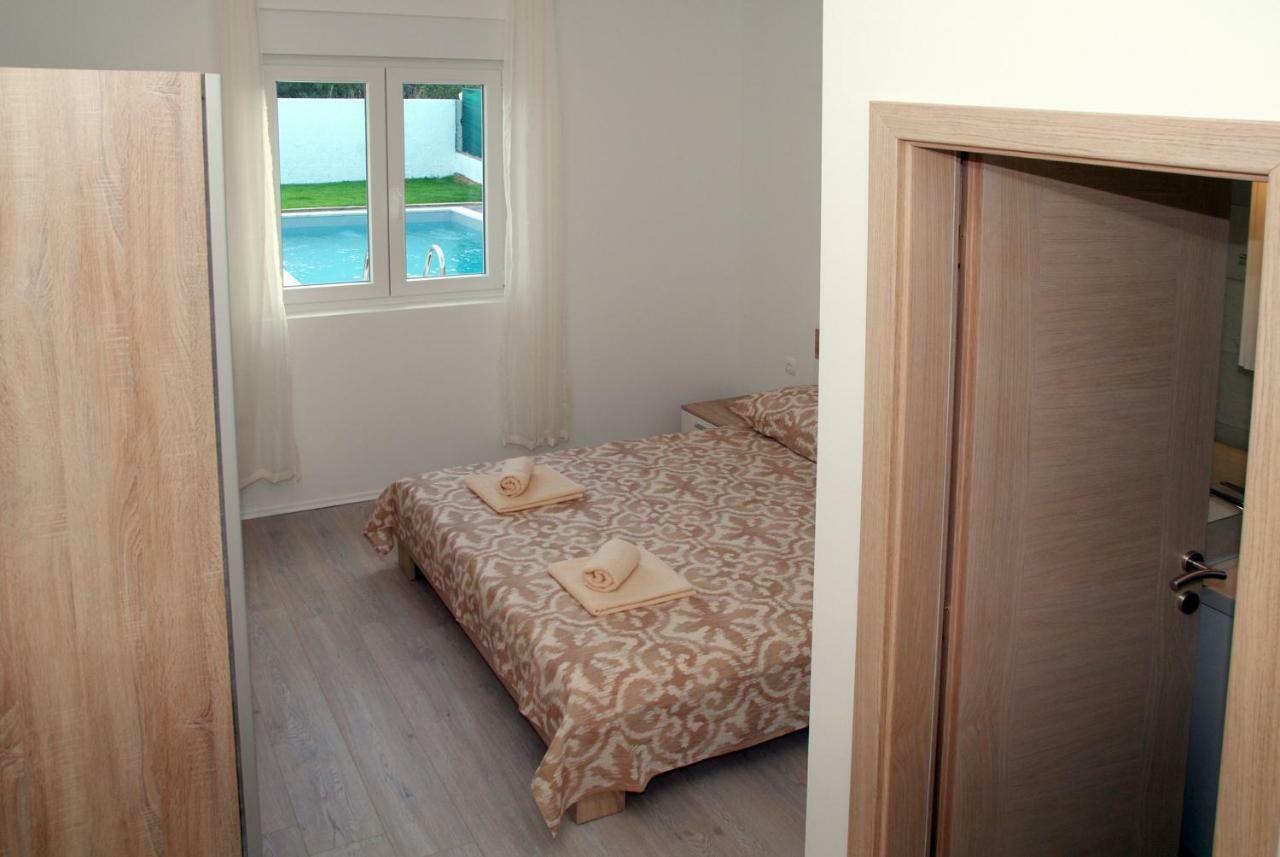 Holiday Home Luka Zara Esterno foto