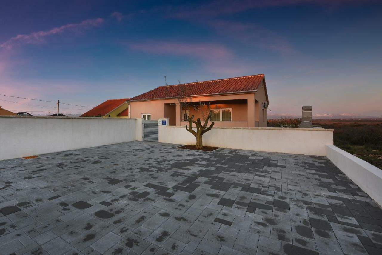 Holiday Home Luka Zara Esterno foto