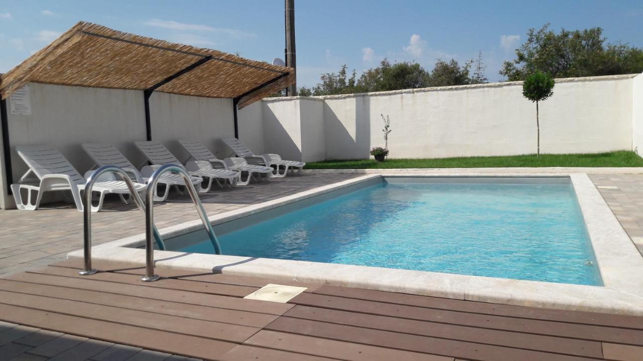 Holiday Home Luka Zara Esterno foto