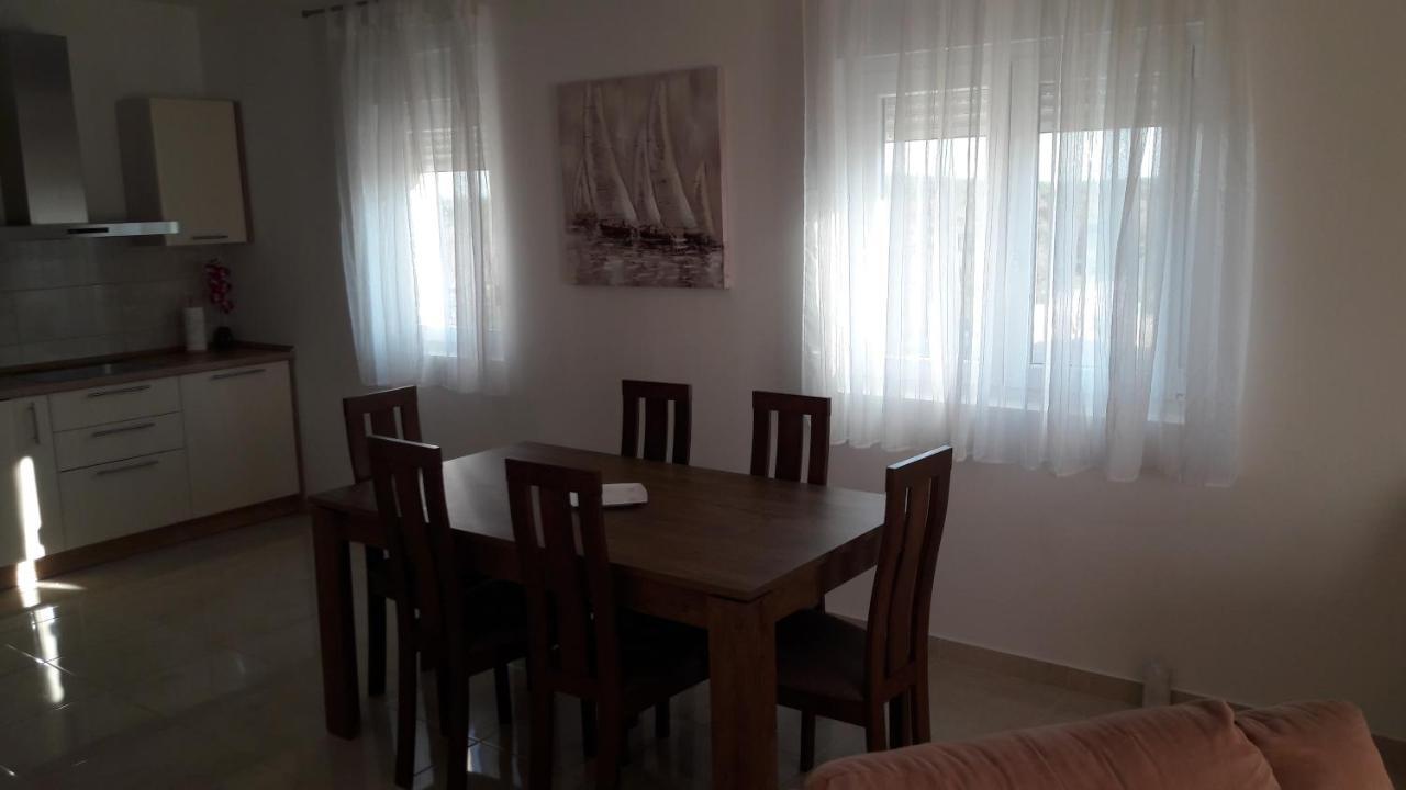Holiday Home Luka Zara Esterno foto
