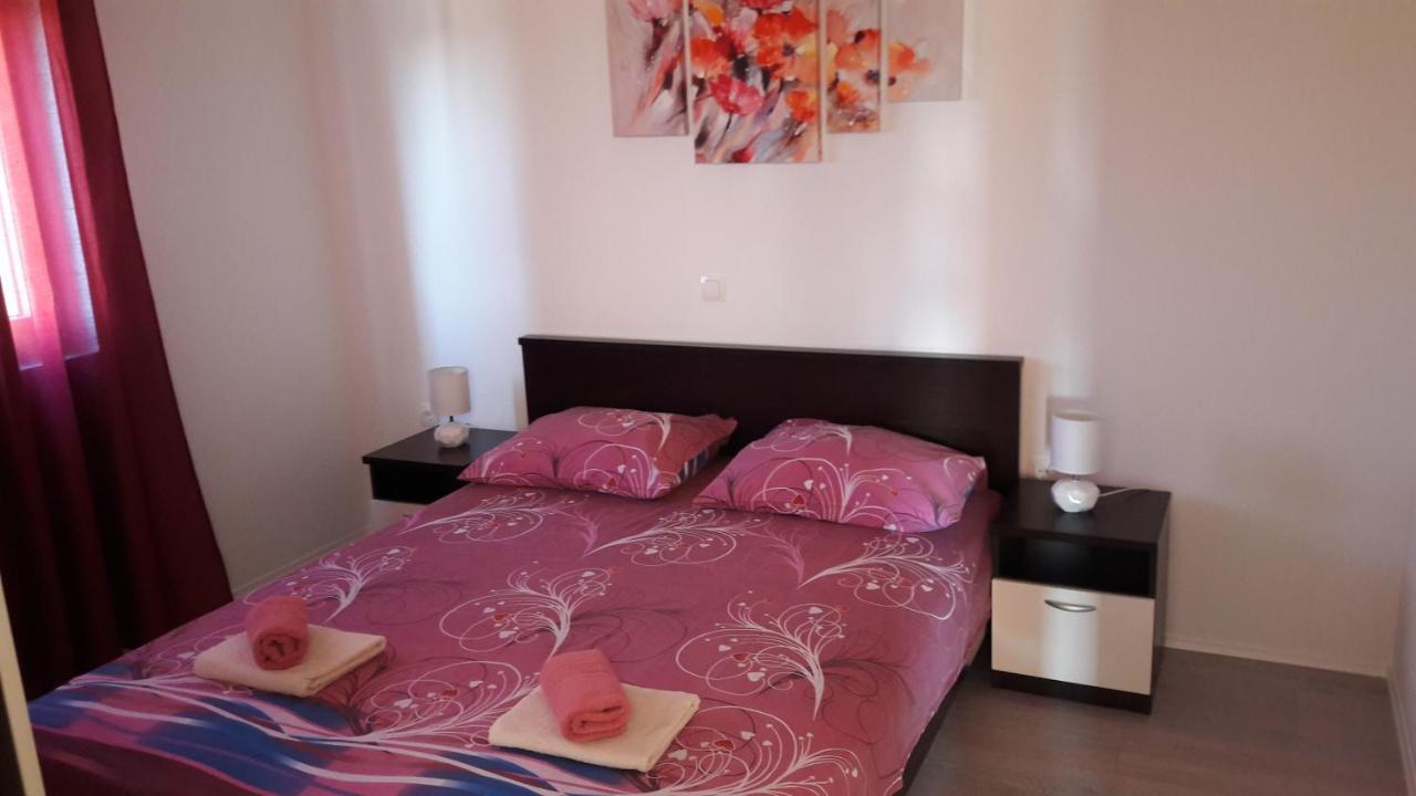 Holiday Home Luka Zara Esterno foto